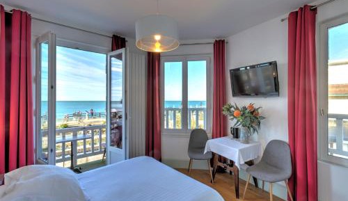 Double Room with Bath and Sea View
