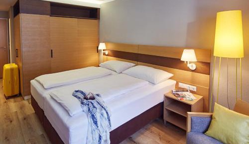 Superior Double or Twin Room with Lake View
