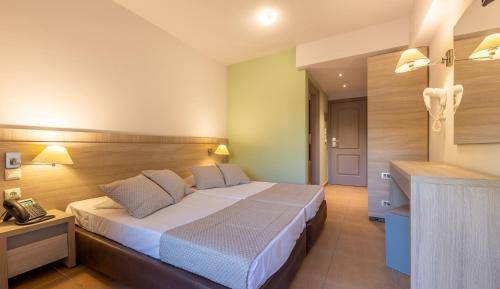 Double or Twin Room with Swimming Pool Access