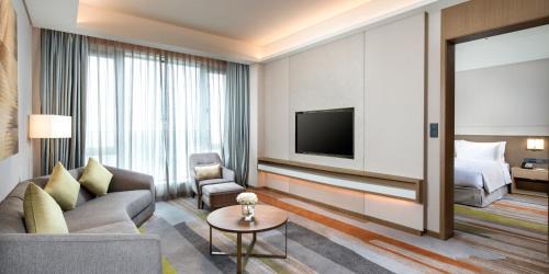 1 King One-Bedroom Suite