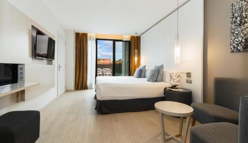Attic terrace room includes one access to the spa per person per stay