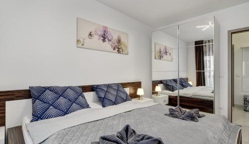 Deluxe Two-Bedroom Apartment