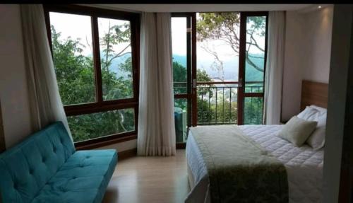 Apartment with Mountain View