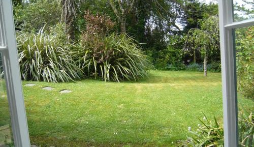 Deluxe Queen Room with Garden View