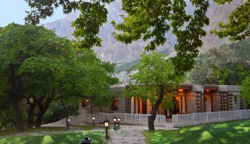 Standard Twin Room with Mountain View
