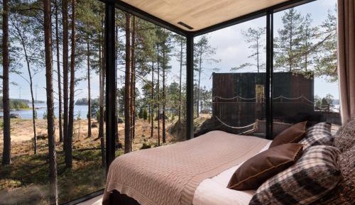 Santa Glass Villa with private outdoor hot tub