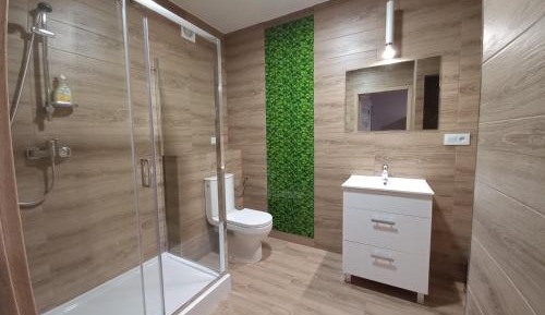 Quadruple Room with Private Bathroom