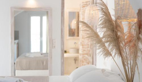 Deluxe Double Room (2 Adults + 1 Child)