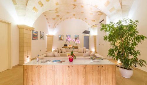 Deluxe Room (2 Adults + 1 Child)