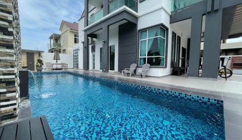 Seven-Bedroom House