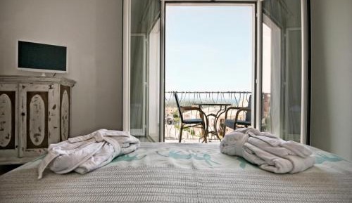 Junior Suite with Balcony and Sea View