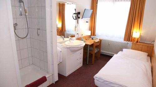 Single Room with Shared Bathroom
