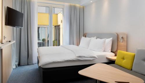 Standard Queen Room - Low Floor
