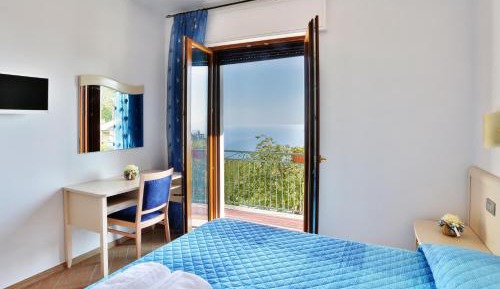 Double Room with Balcony and Sea View