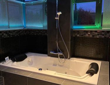 Suite with Hot Tub