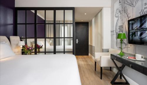 Standard Queen Room with City View
