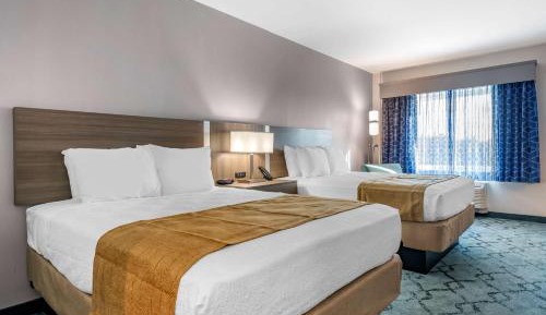 Queen Room with Two Queen Beds and Roll-In Shower - Disability Access