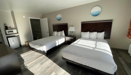 Queen Room with Two Queen Beds - Non-Smoking