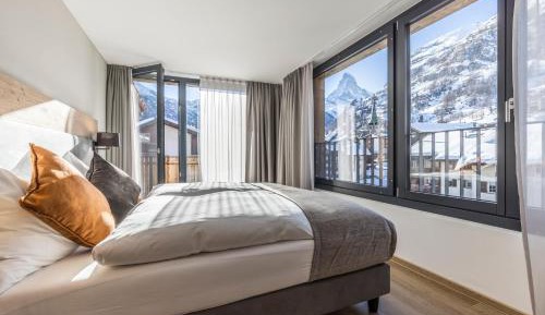 Apartment with Mountain View