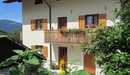 One-Bedroom Apartment with Terrace and Mountain View 