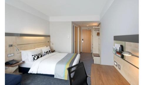 Standard Queen Room with Sofa Bed - Top Floor