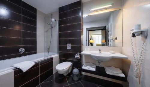 Deluxe King Suite