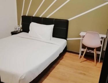 Standard Queen Room