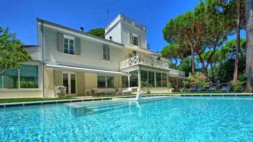Five-Bedroom Villa
