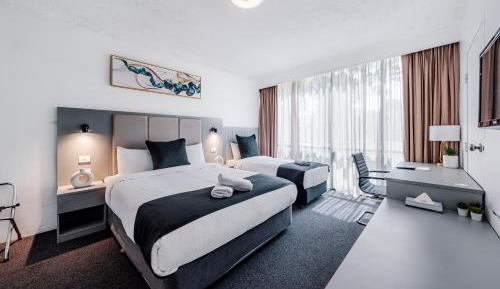 Queen Single Twin Room