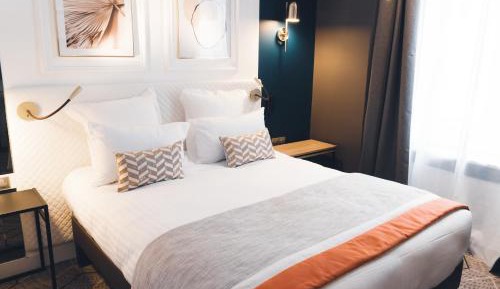 Classic Queen Room with Air Condition