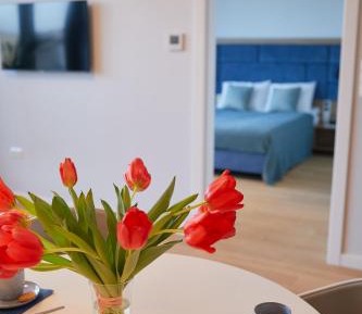 One-Bedroom Apartment with Park View