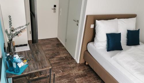 Small Double Room with Queensize Bed