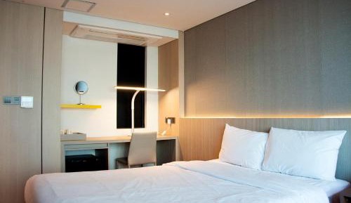 Wellness Room (Double Bed, Massage Chair and Styler, Desk, Desk Lamp Included)