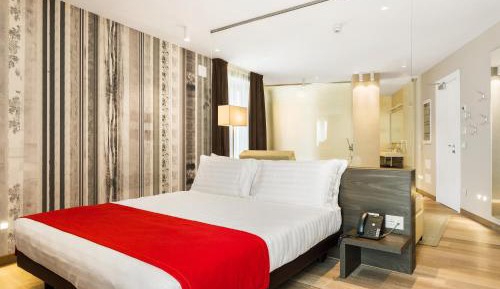Suite with Whirlpool