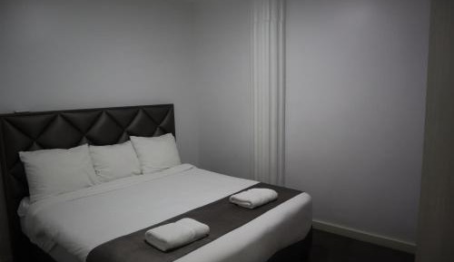 Deluxe Double Room (2 Adults + 1 Child)