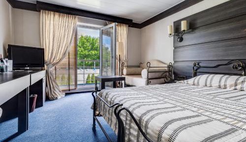 Classic Double Room with Park View