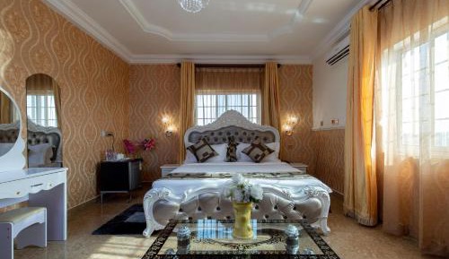 Deluxe Queen Room