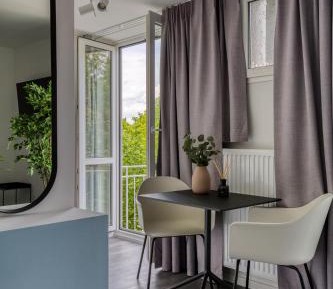 Suite M with balcony