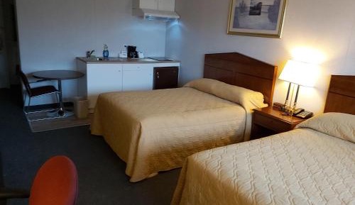 Queen Room with Two Queen Beds- Non-Smoking