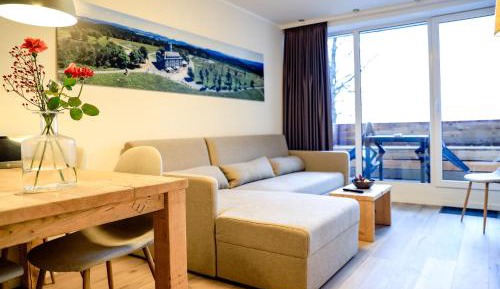 Apartment with Mountain View