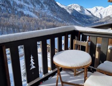 Studio with Mountain View