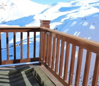 Apartment with Mountain View