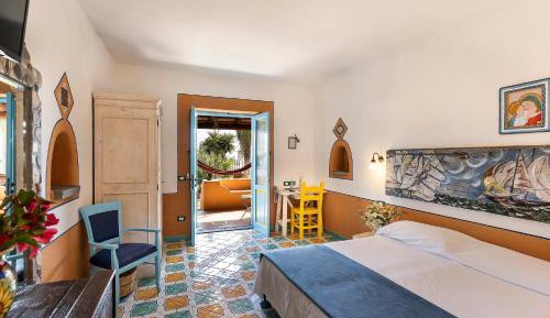 Classic Double or Twin Room with Terrace