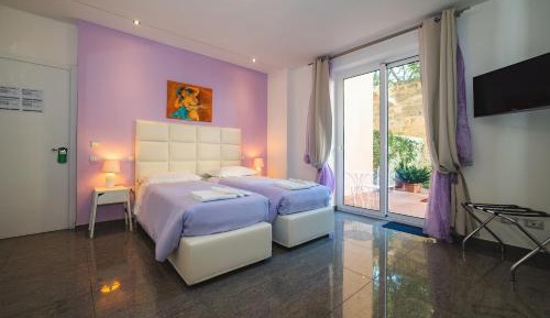 Queen Room with Garden View