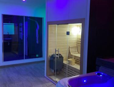 Suite with Hot Tub