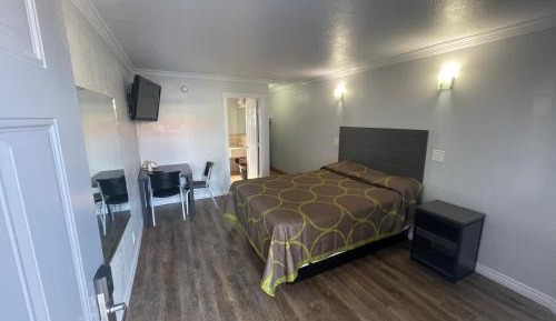 Standard Queen Room