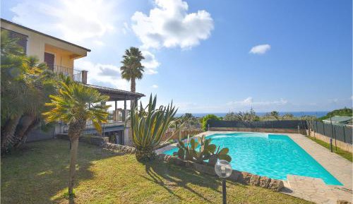 Four-Bedroom Holiday Home