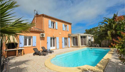 Three-Bedroom Holiday Home 