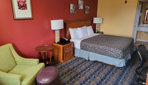 Deluxe King Suite - Non-Smoking