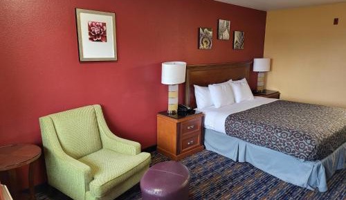 Deluxe King Room - ADA - Non-Smoking